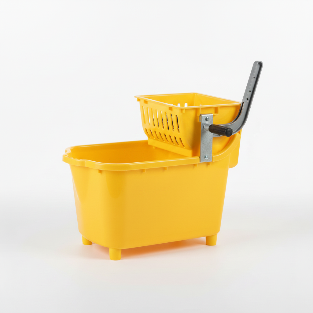 Bucket with wringer
